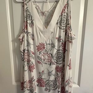 Maurice’s tank top, women’s plus size 2. Never worn. Excellent condition.
